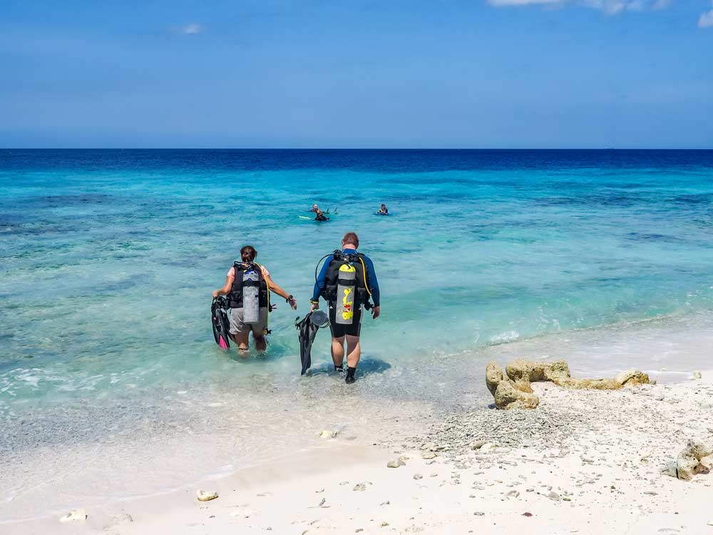 Duiken op Curaçao betekent duiken op de 2e kantduiklocatie ter wereld en in het Caribische gebied. Compleet met lucht