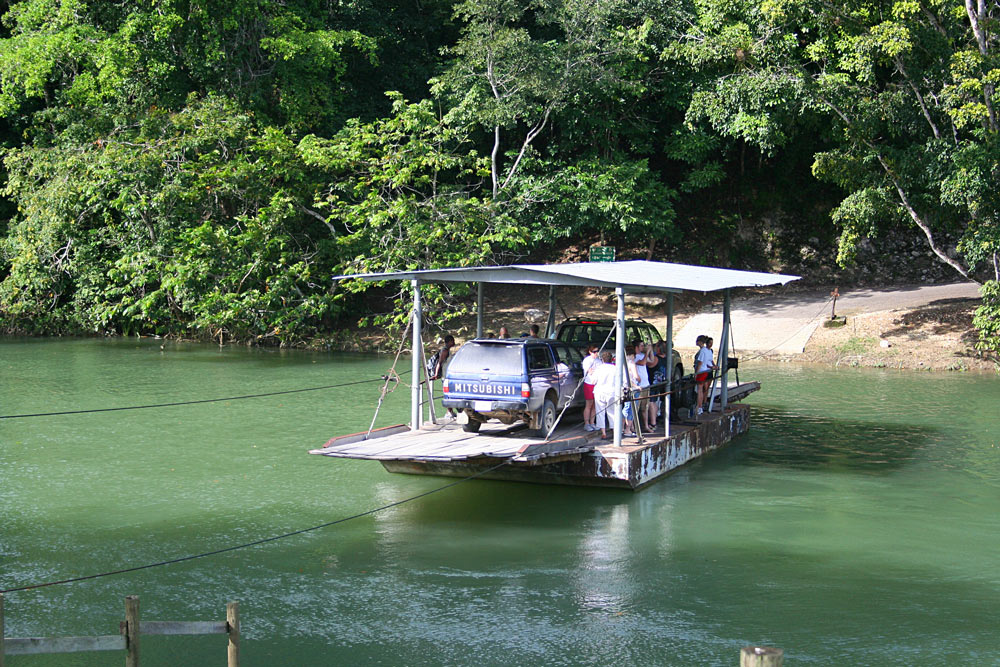 Rij zelf door Belize in een 4x4 in deze Selfdrive Belize Reis. Bon Travel heeft een rondreis voor je uitgestippeld langs de hoogtepunten van Belize.